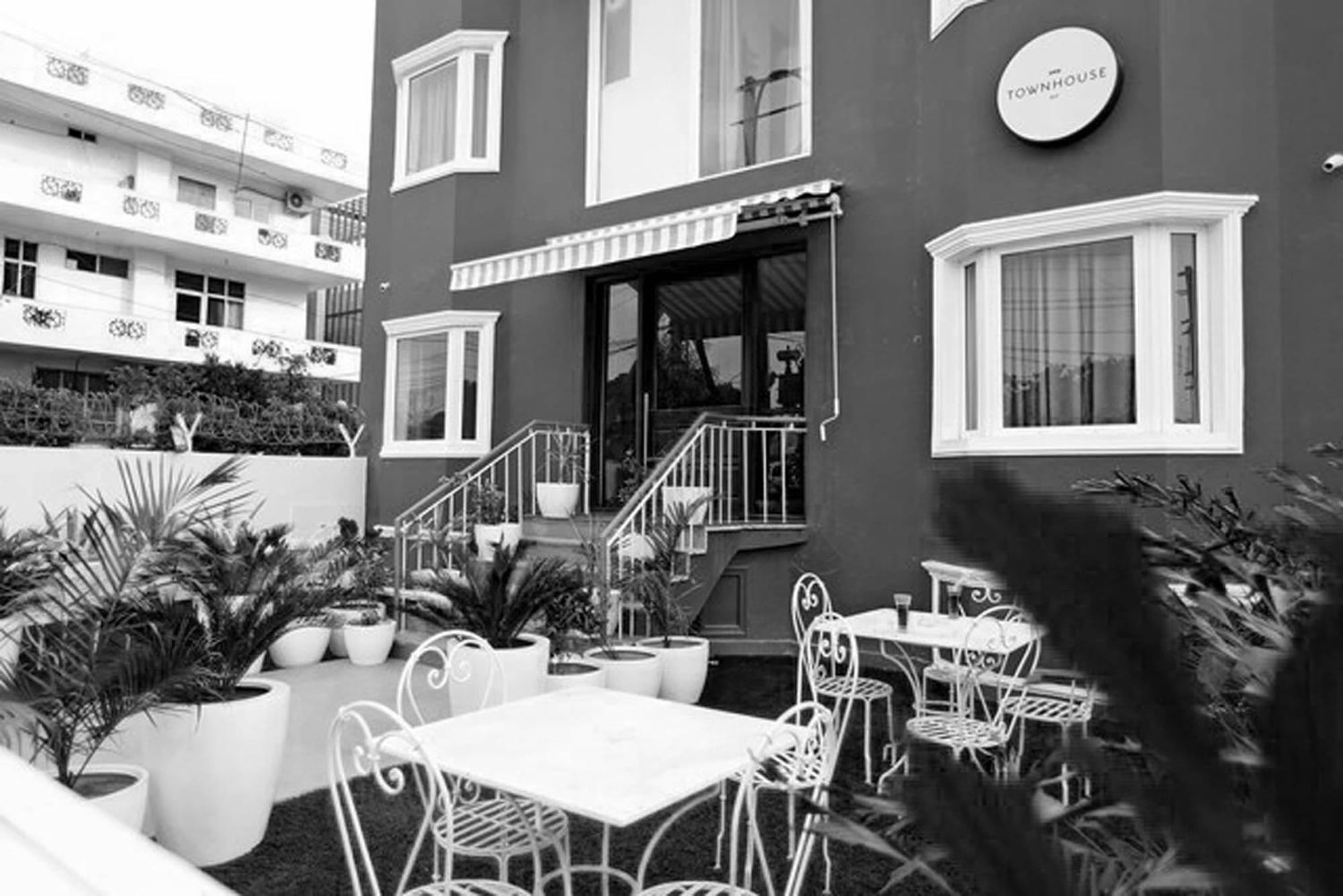 Oyo Townhouse 17 Huda City Center Near Leisure Valley Park Гургаон Экстерьер фото