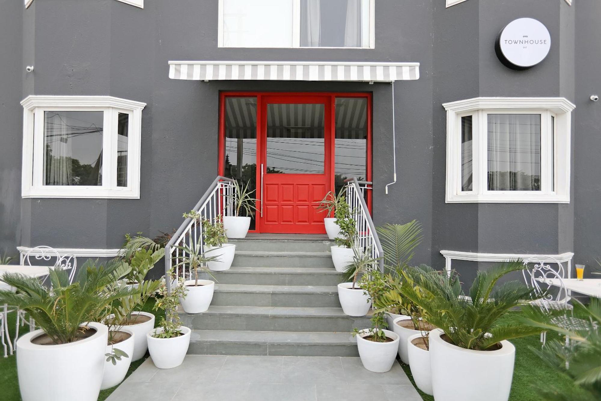 Oyo Townhouse 17 Huda City Center Near Leisure Valley Park Гургаон Экстерьер фото